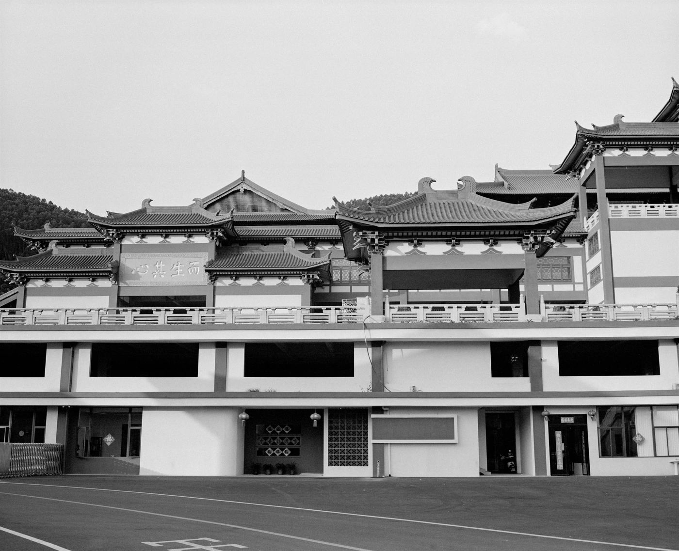 FANG photograph 120: 寺院街面 / Temple Street