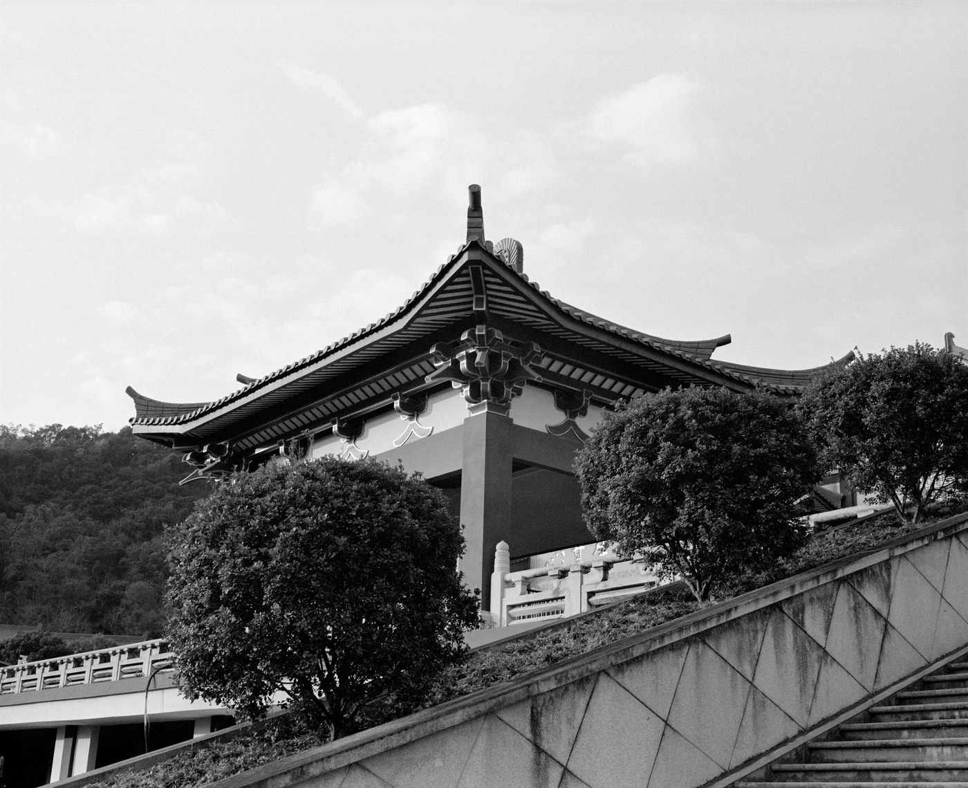 FANG photograph 121: 屋檐线 / Roofline
