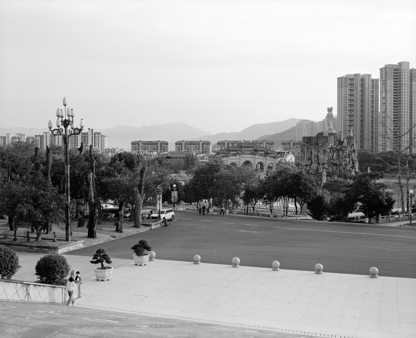 FANG photograph 122: 开阔广场 / Open Square