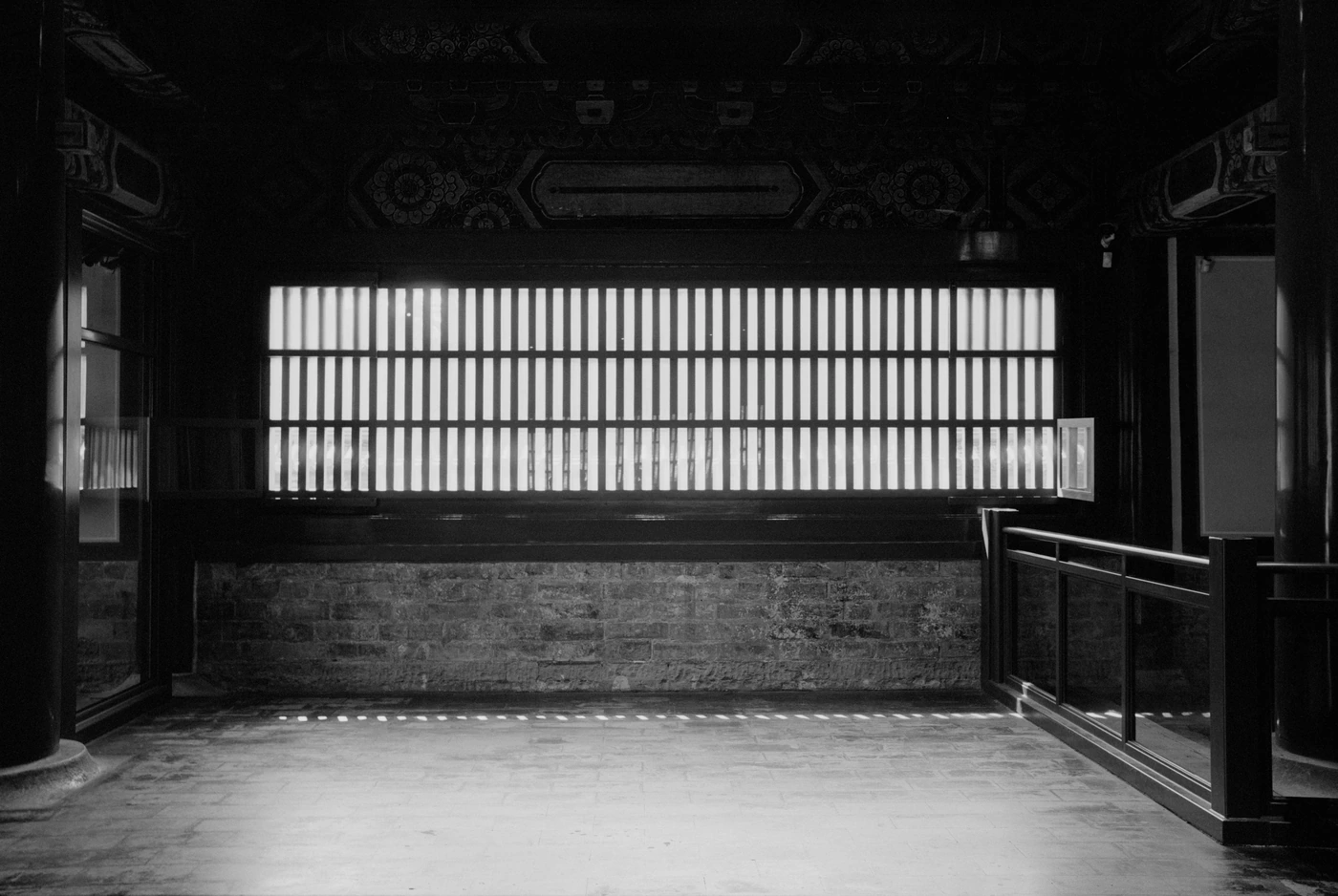 FANG photograph 108: 格窗 / Lattice Window