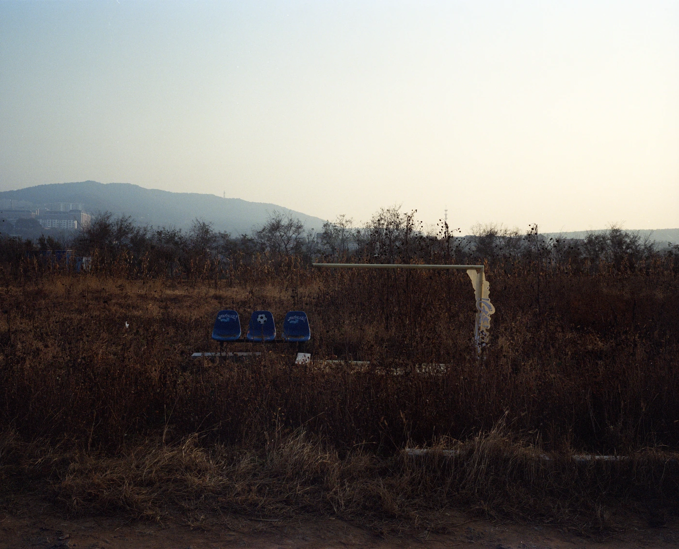 FANG photograph 067: 蓝椅与荒地 / Blue Chairs & Vacant Lot