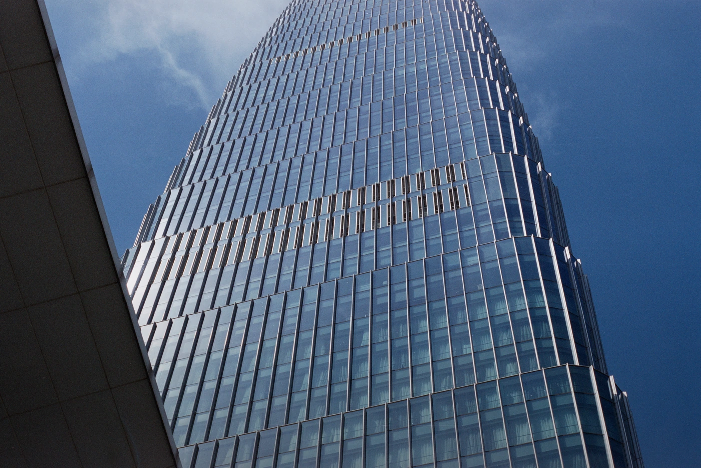 FANG photograph 070: 玻璃高楼 / Glass Tower